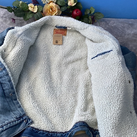 Levi’s men’s big and tall Sherpa denim jacket. - Picture 7 of 7
